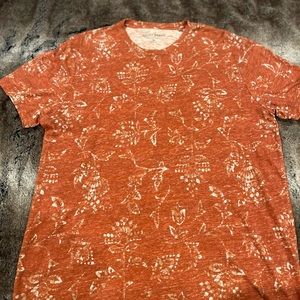 Men’s Lucky Brand orange tee. Size XL. Floral pattern. NWOT never worn